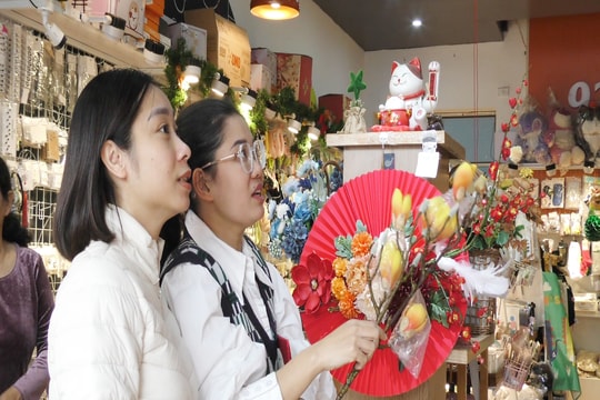 Nghề làm decor Tết hút khách